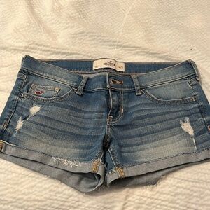 Hollister, short short, low rise denim shorts size 3